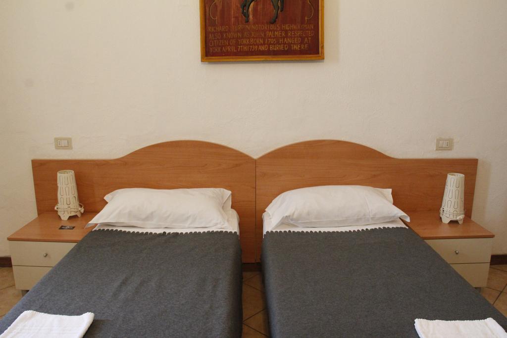 Hotel Alba Milaan Kamer foto